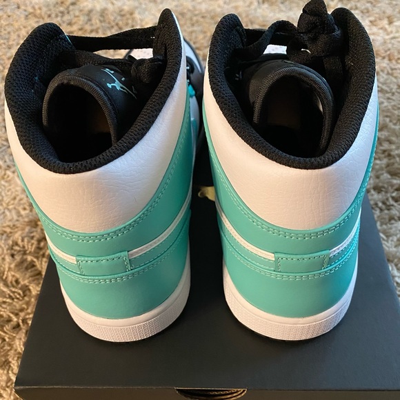Jordan 1 Mid Tropical Twist Igloo men’s size 11 main image 4
